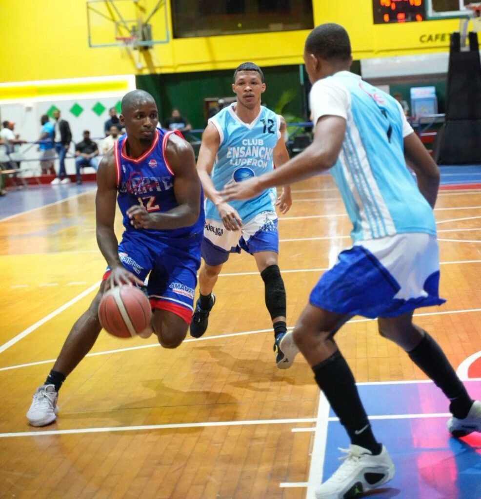 David Jones sobresale en debut Torneo Baloncesto II División del DN