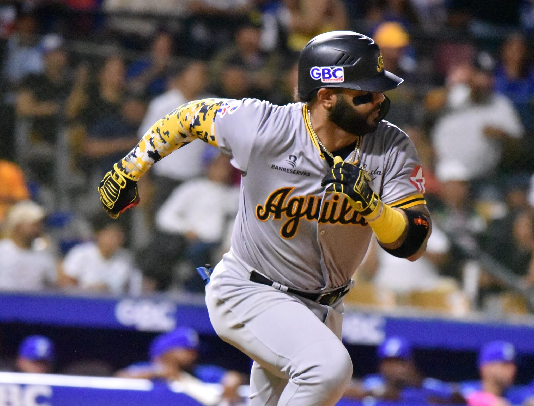Águilas vencen a Licey en partido acortado por lluvia