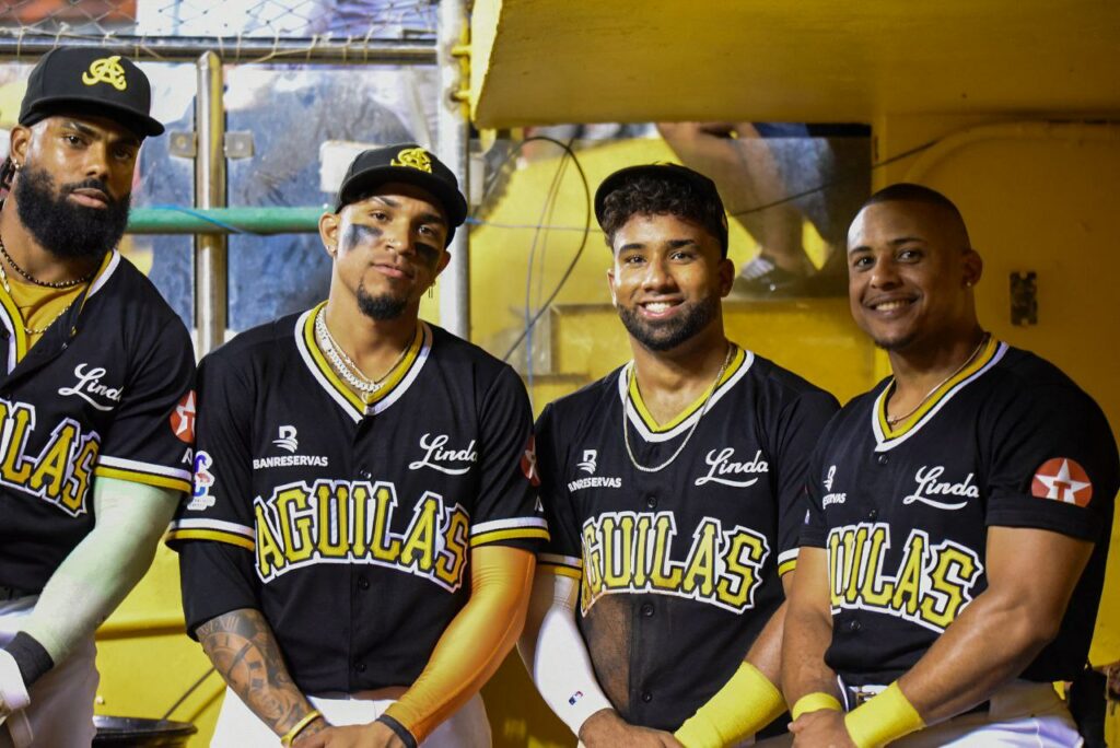 En fiesta de jonrones, Águilas derrotan Estrellas 12-7