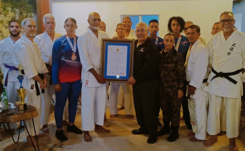 Karate de Santiago reconoce inmortal artes marciales Chuchú Cruz
