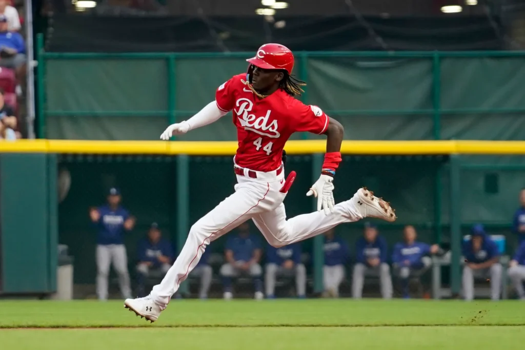 Elly de la Cruz llega a 30 bases robadas