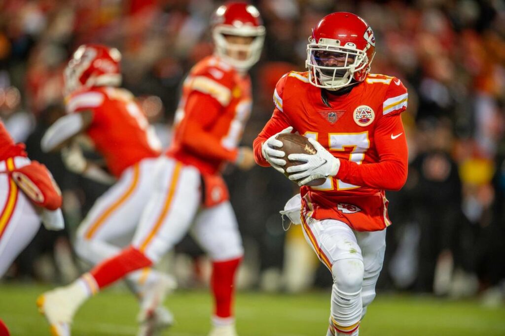 Mecole Hardman regresa a los Chiefs vía cambio desde los Jets