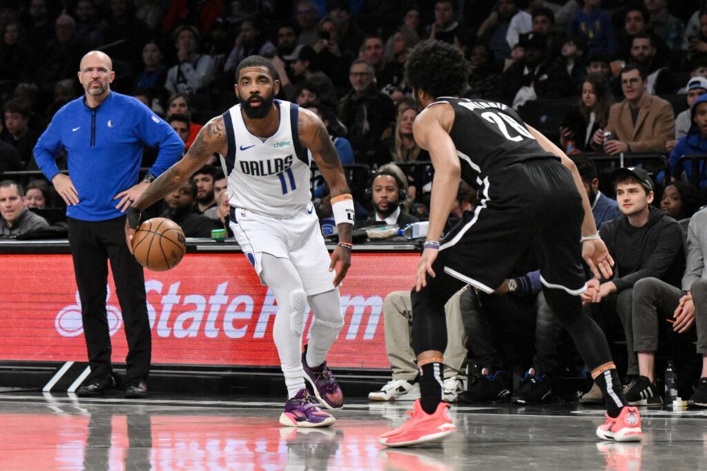 Kyrie anota 36 en regreso a Brooklyn y guía a Mavericks en la victoria