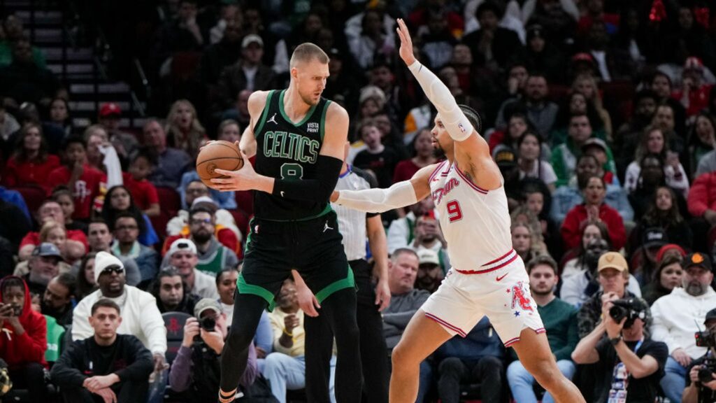 Porzingis lidera a los Celtics sobre Rockets