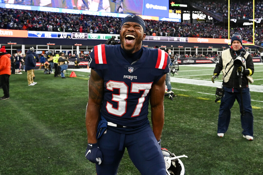 Damien Harris anuncia su retiro de la NFL