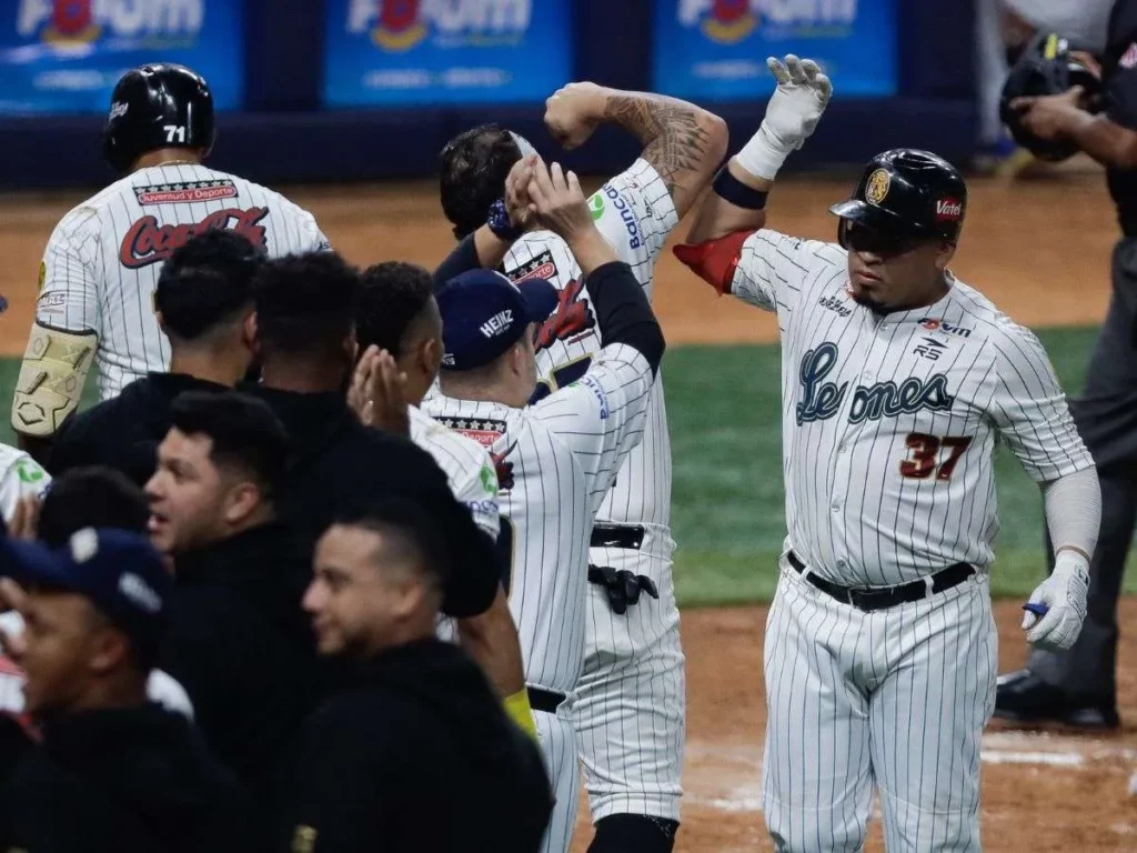 Leones siguen firmes en Venezuela