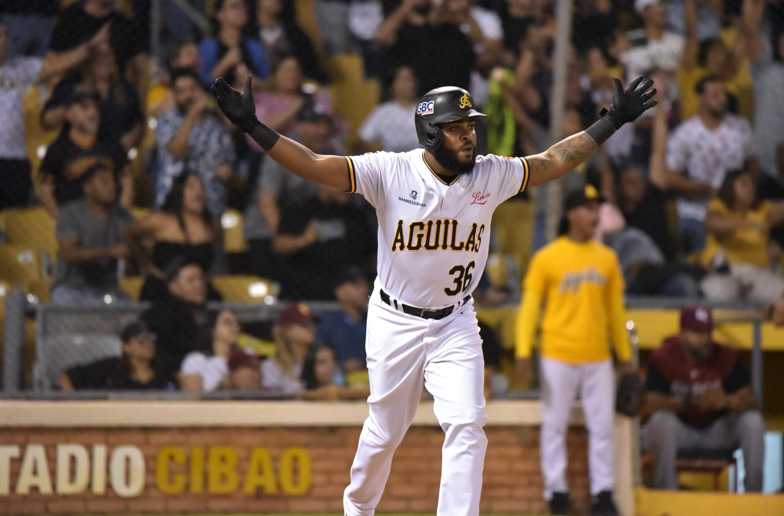 Luis Valenzuela le otorga triunfo a las Águilas en el onceava entrada