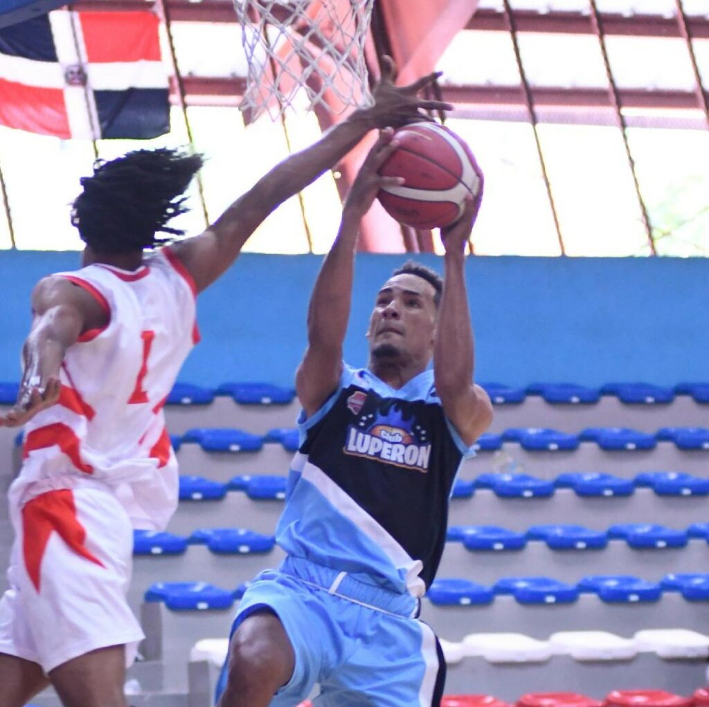 Los Pioneros y Luperón ganan en basket Segunda División Abadina