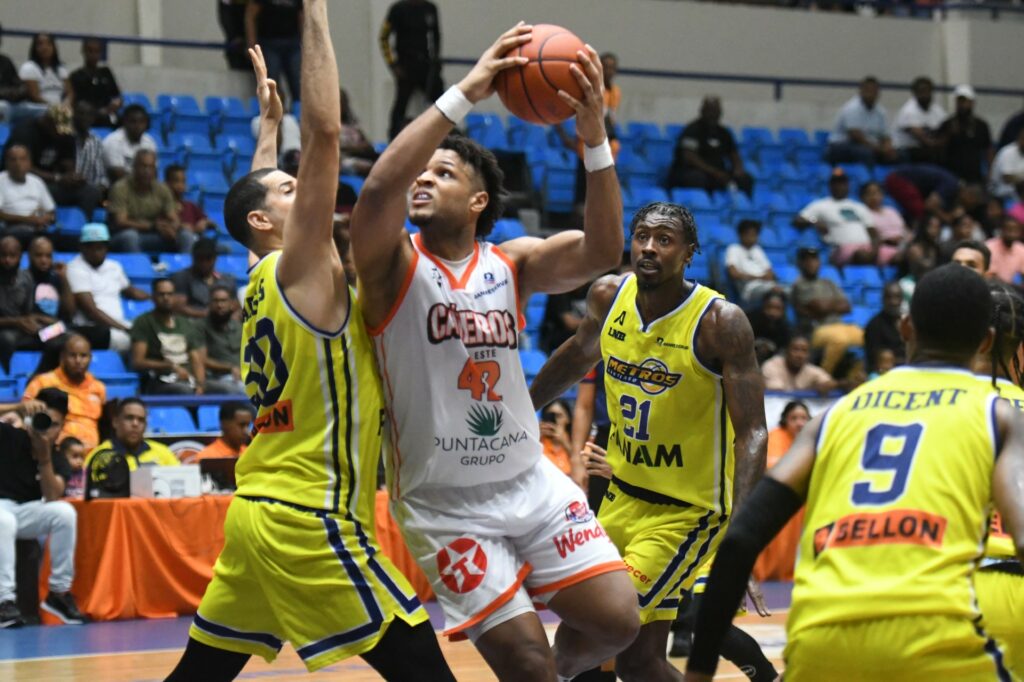 Metros, Reales e Indias triunfan en fase de eliminación