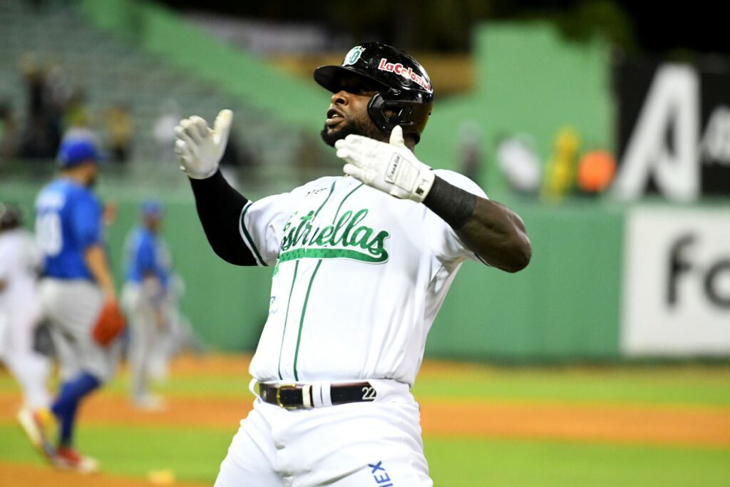 Estrellas toman ventaja en la final con un Sanó decisivo