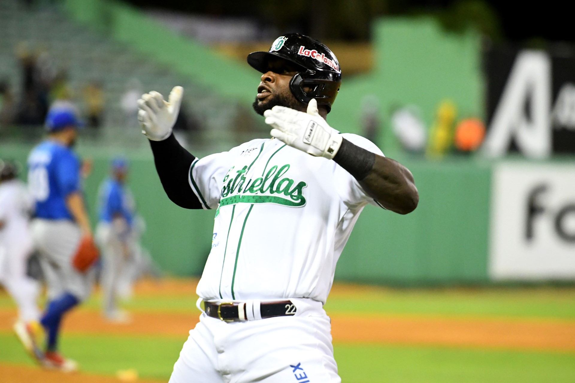 Estrellas toman ventaja en la final con un Sanó decisivo