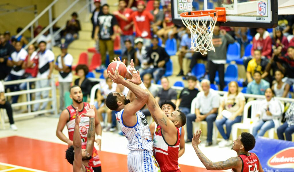 San Sebastián supera a La Cancha en semifinal TBS Moca