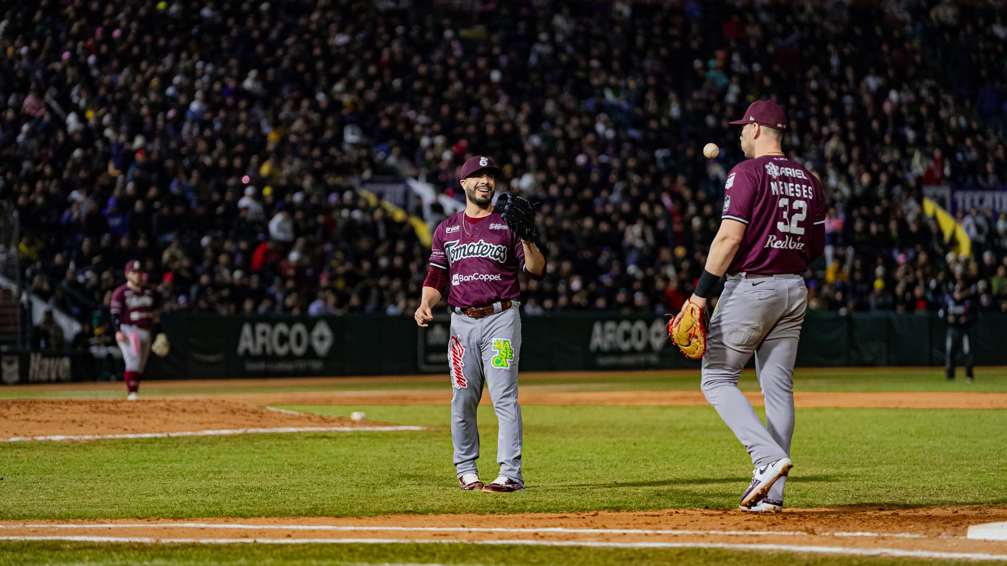 Joya de Manny Barreda pone a los Tomateros a un triunfo de la Serie de México