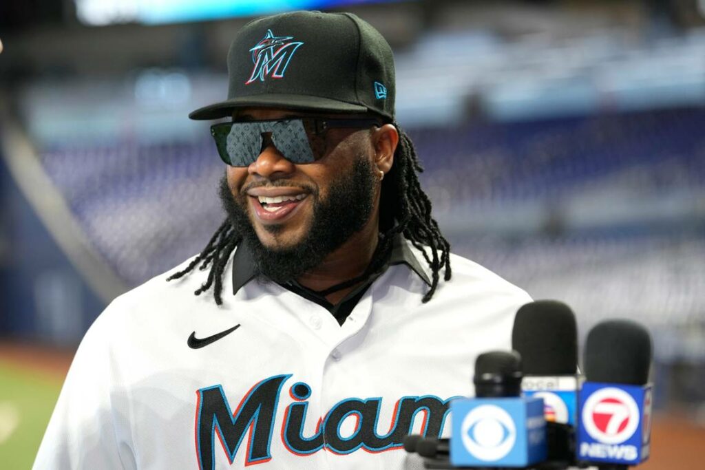 Marlins oficializan pacto con Johnny Cueto por una temporada