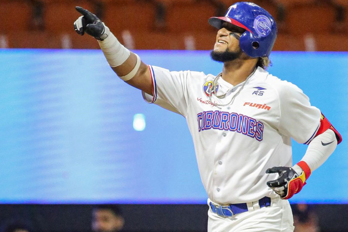 Luis Matos guia la ofensiva de Tiburones sobre Caribes