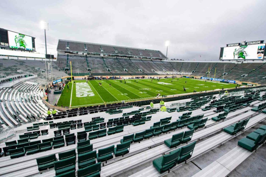 Michigan State se disculpa por imagen de Hitler en el partido