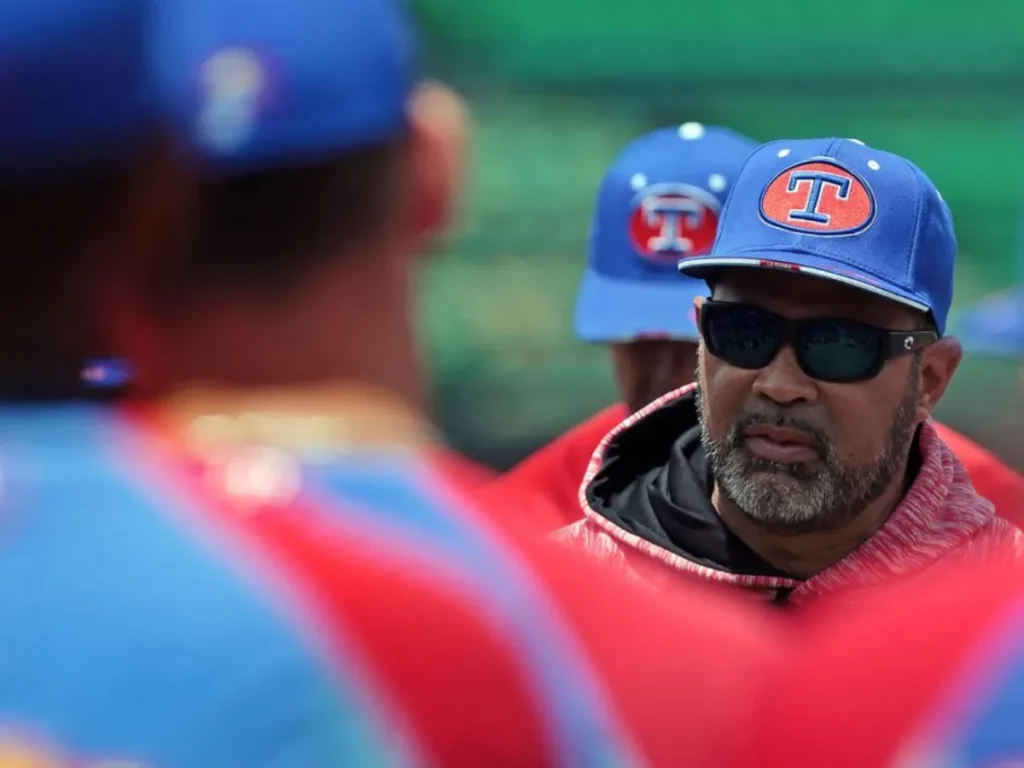 Oswaldo Guillén vuelve a los Tiburones por lo que resta de la temporada