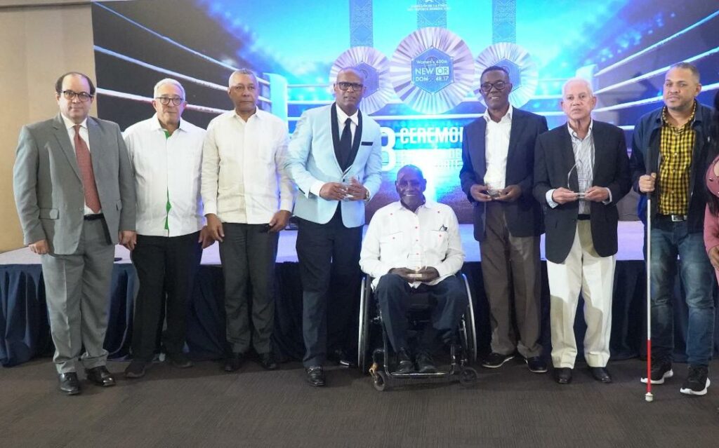 Pabellón de la Fama reconoce a periodistas en recepción inmortales