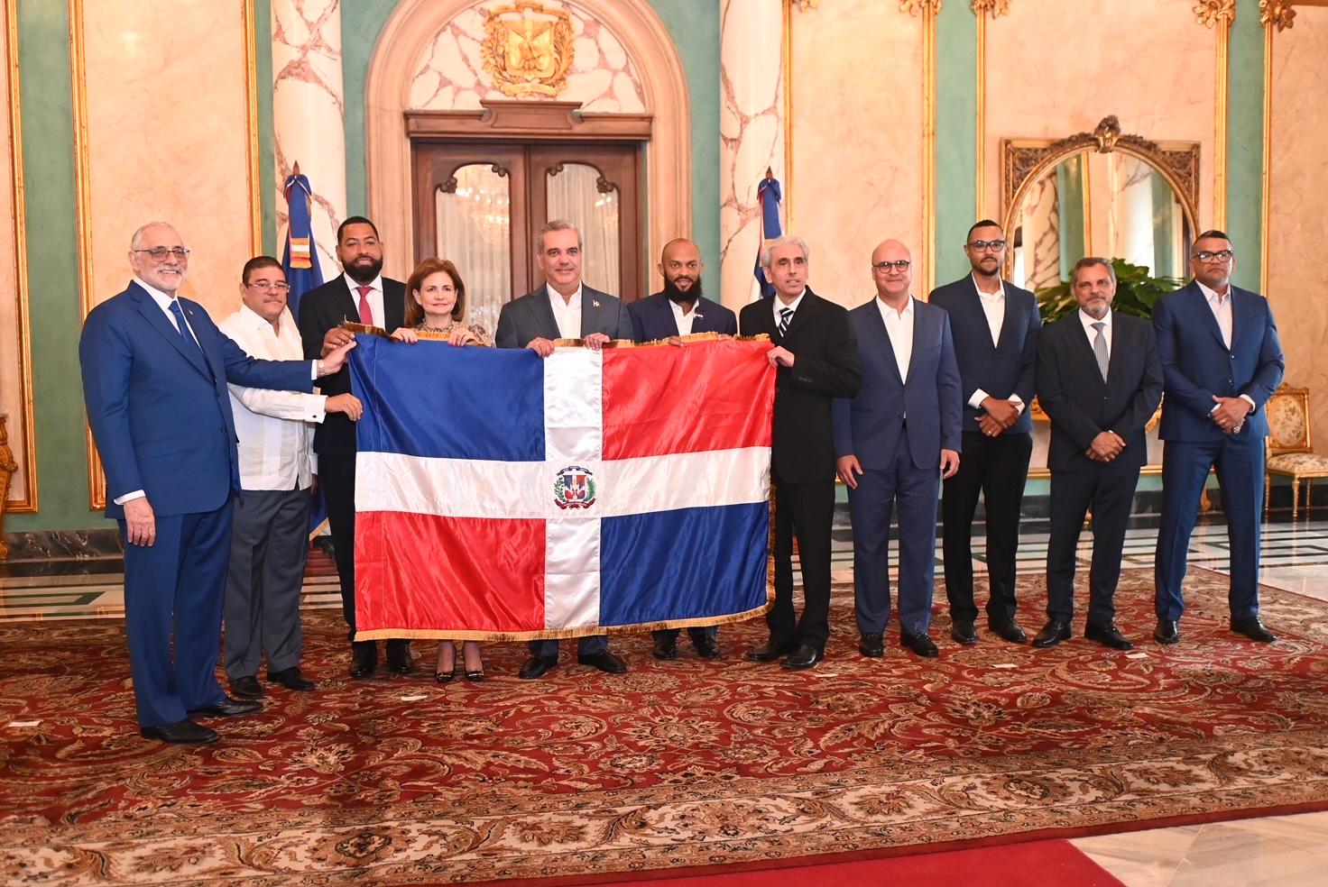 Presidente Abinader recibe a los campeones Tigres del Licey￼