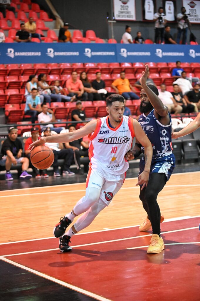 Polanco comanda triunfo de Indios para salir de mala racha