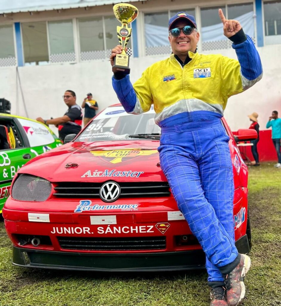 Pichardo da cátedra de manejo Campeonato Automovilismo