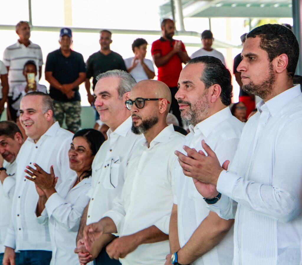 MINERD e INEFI entregan 52 canchas a centros educativos de Nagua