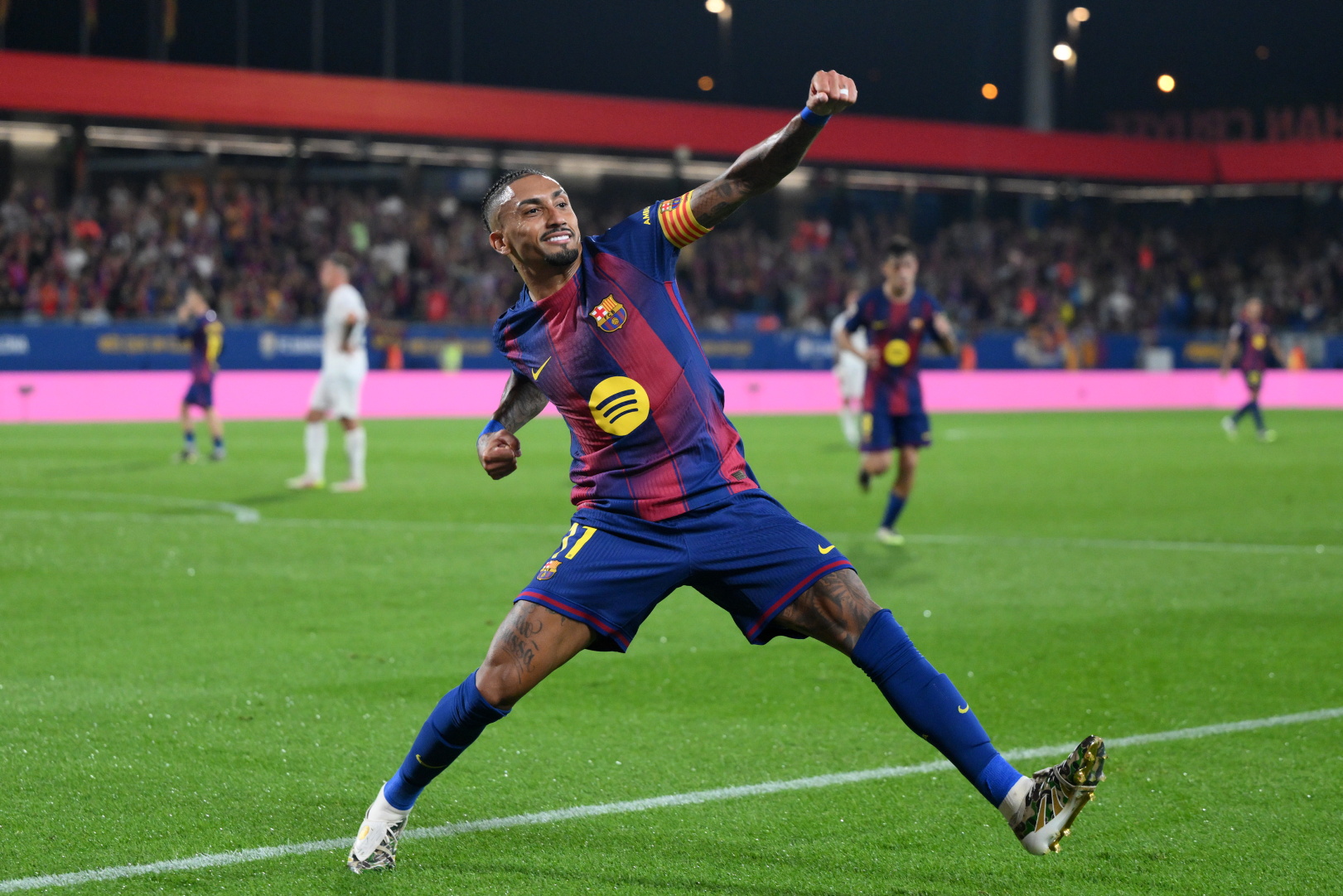 Barcelona golea al Valencia en estreno como local en LaLiga