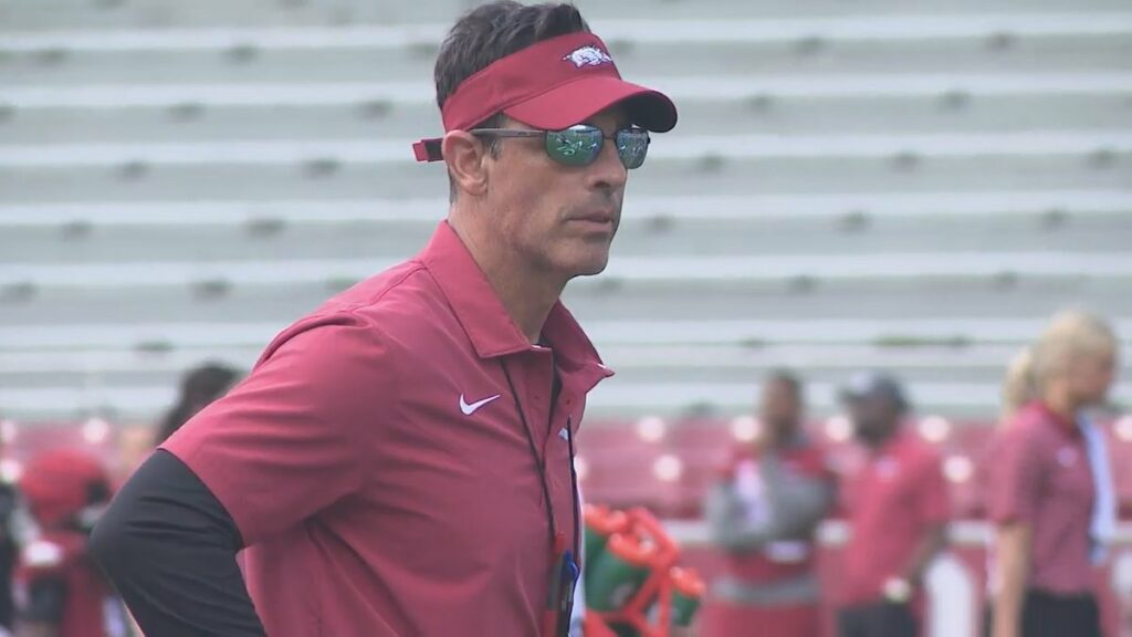 Arkansas despide a Dan Enos