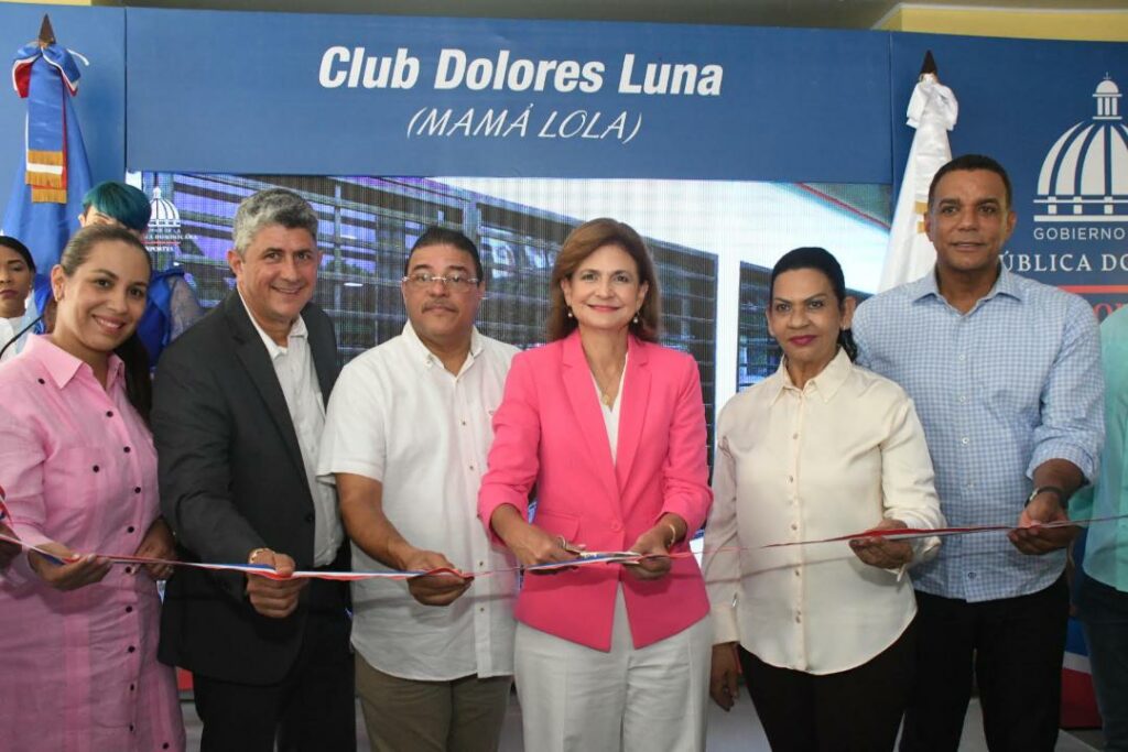 Vicepresidenta y Ministro de deportes entregan dos reconstruidas obras deportivas