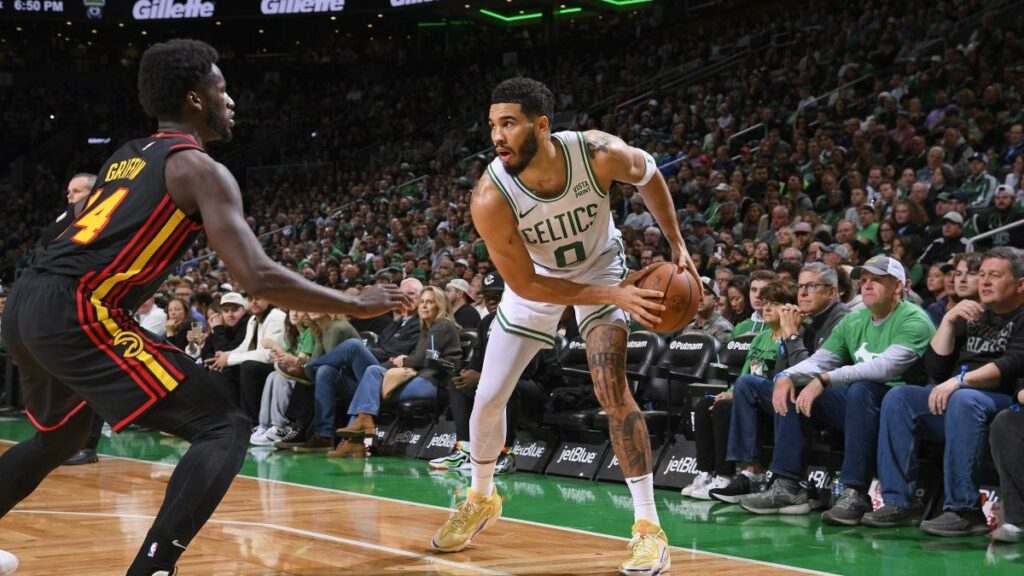 Tatum conduce victoria de Boston sobre Atlanta