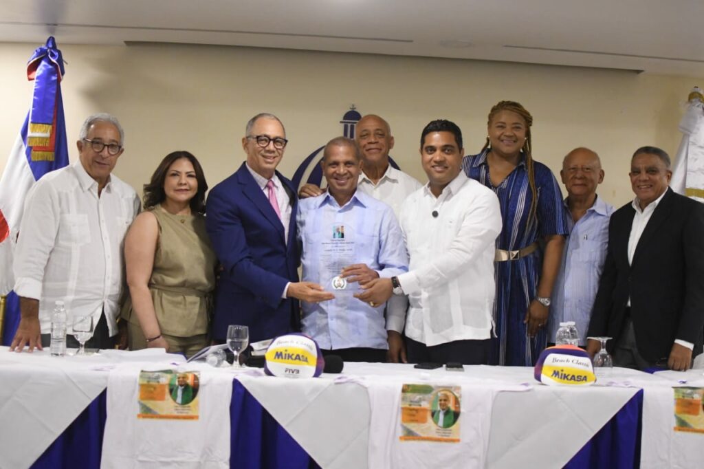 Reconocen a Leo Corporán con dedicatoria del voleibol playero