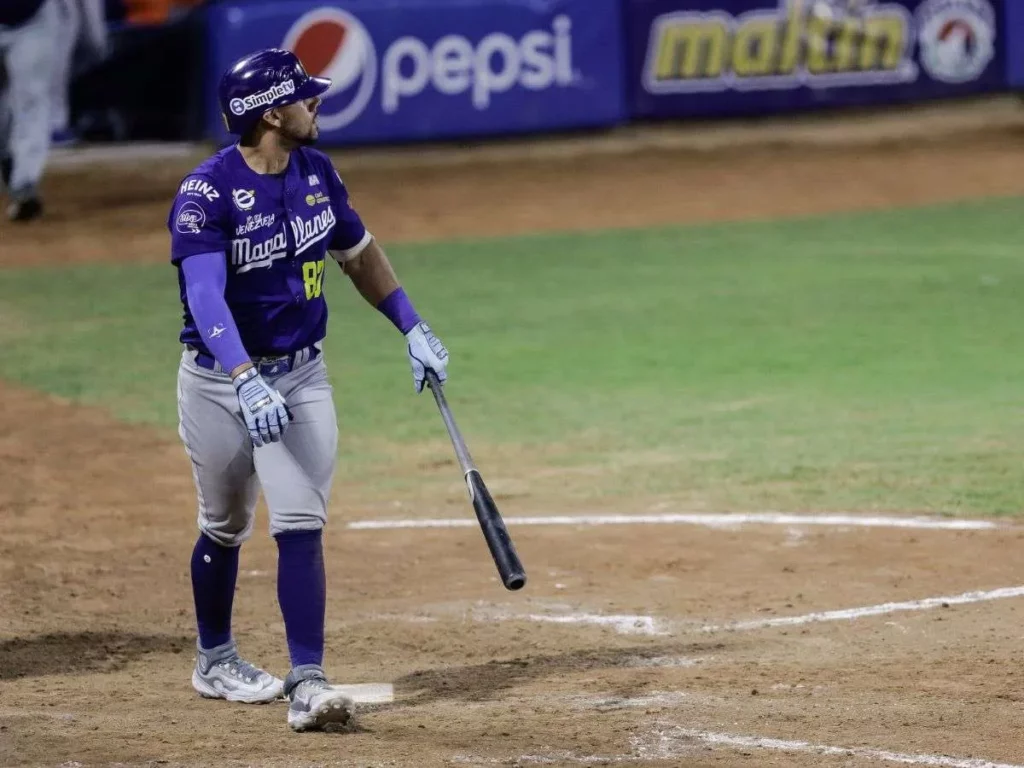 René Pinto emula marca de cuadrangulares de su padre