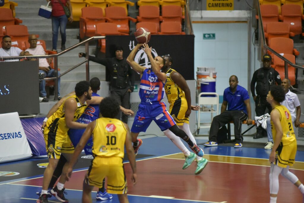 CDP derrota al GUG y asegura boleto a semifinal basket Santiago