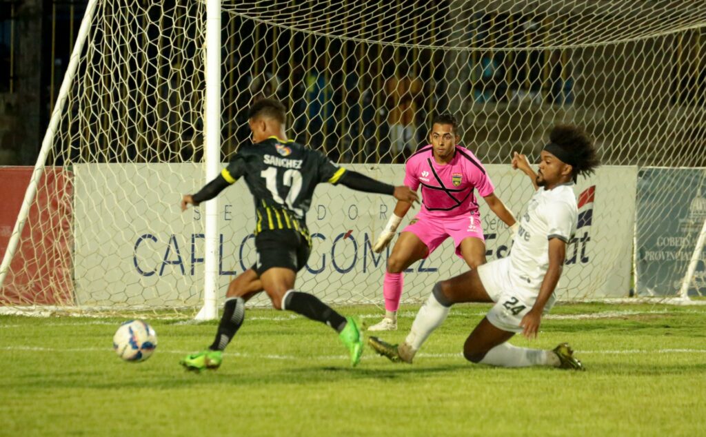 Cibao FC gana y escala la cima LDF; Moca FC y Pantoja igualan