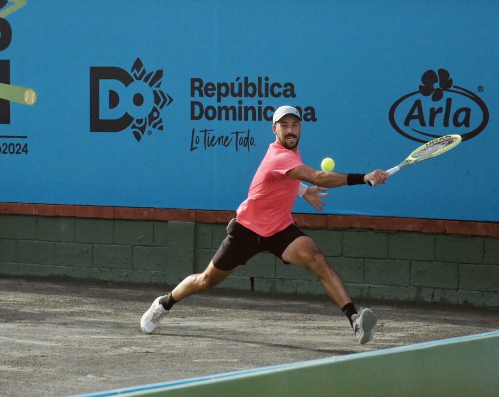 Bernard Tomic vence a Nick Hardt en el RD Open