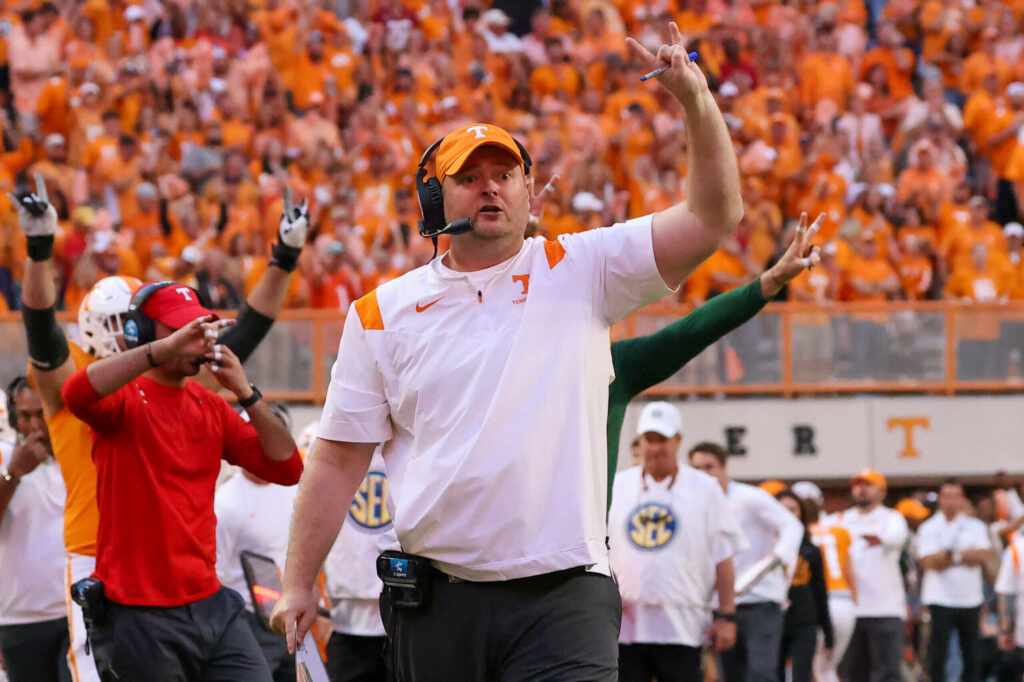 Josh Heupel llega a extensión con Tennessee hasta el 2029