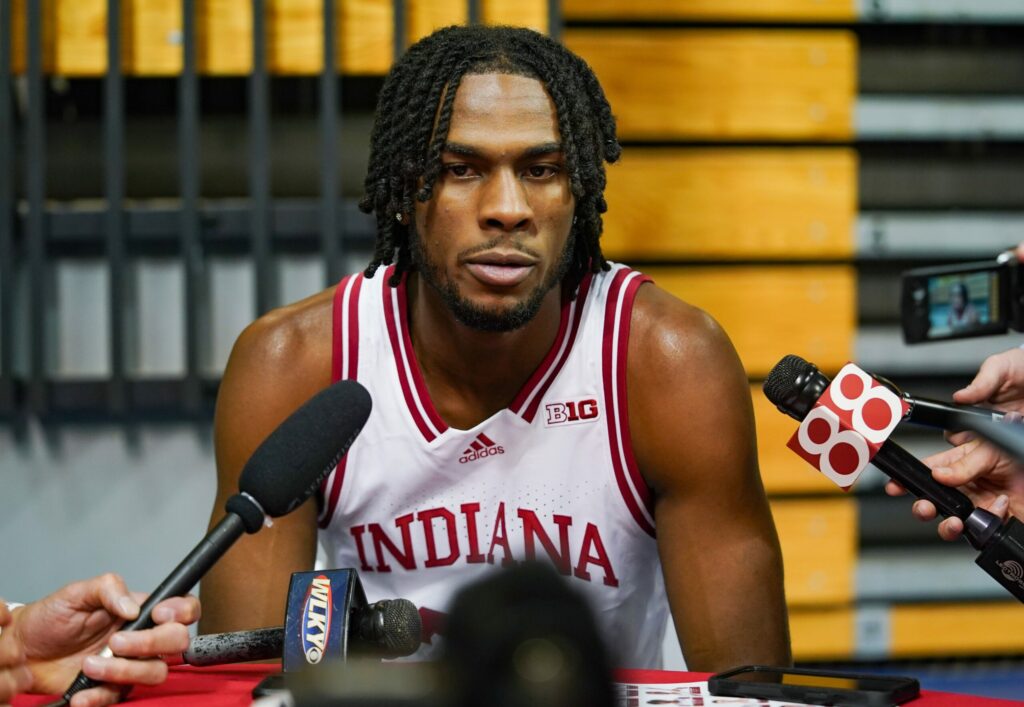 Mackenzie Mgbako de la universidad de Indiana, fue arrestado por altercado la madrugada del domingo