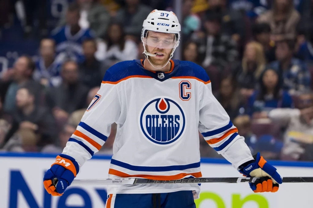 Connor McDavid lidera las tres estrellas de la semana