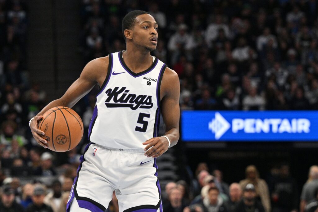 Fox anota 30 puntos en remontada contra Nuggets