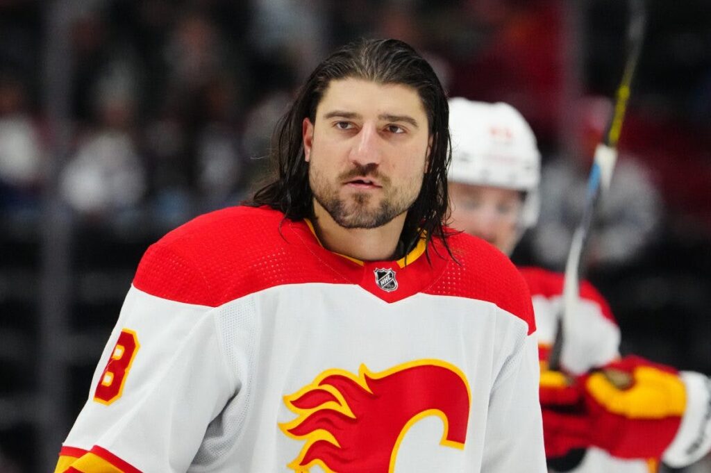 Dallas adquieren a Chris Tanev en un intercambio de 3 equipos