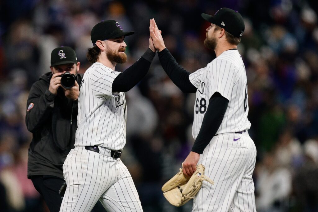 Rockies vencen a Rangers y sellan barrida ante los actuales campeones