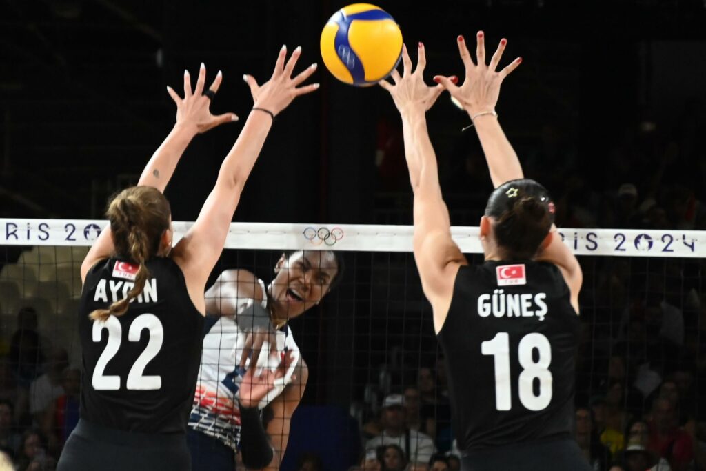 Reinas del Caribe caen ante Turquía
