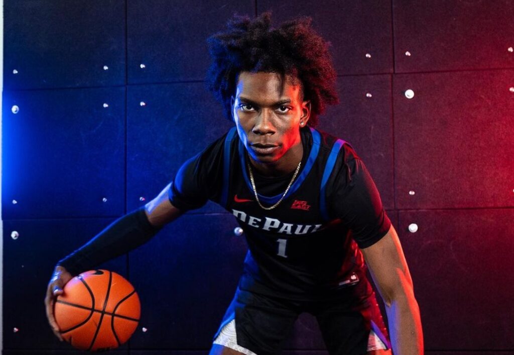 El delantero de tres estrellas Chris Riddle reconfirma su compromiso con DePaul