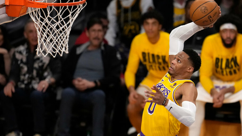 Lakers cambian a Westbrook en un acuerdo de 3 equipos