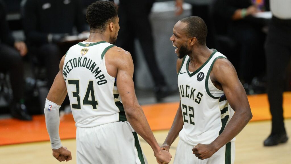 Giannis y Middleton volverían esta noche