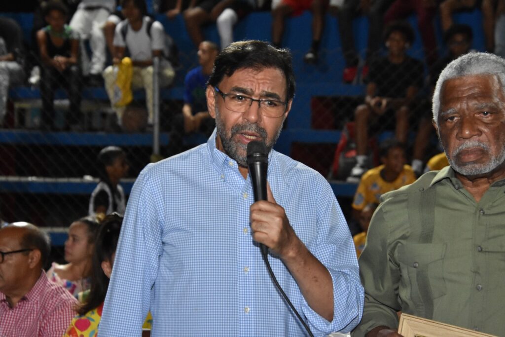 Olmedo Caba Romano impulsa los Juegos Deportivos San Vicente con aporte fundamental