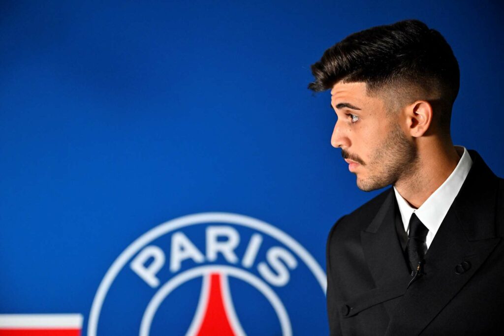 Lucas Beraldo firma con el PSG por cinco años