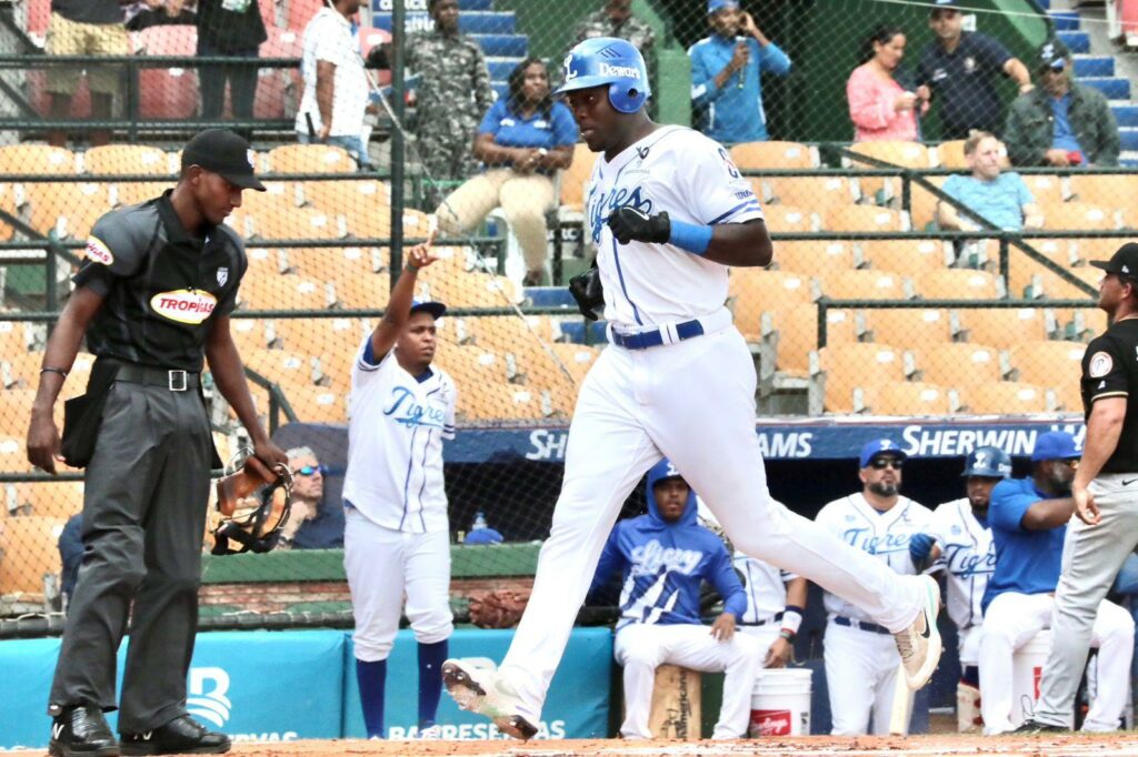 Jorge Bonifacio y Camargo remolcan dos cada uno, Licey se pone en 20-9