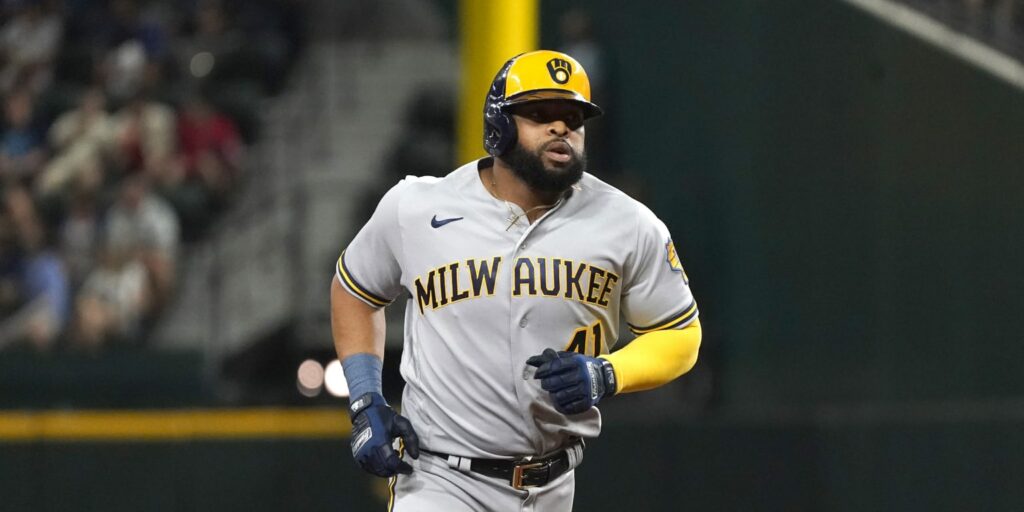 Carlos Santana firma con los Mellizos de Minnesota por un año y 5.2 millones de dólares