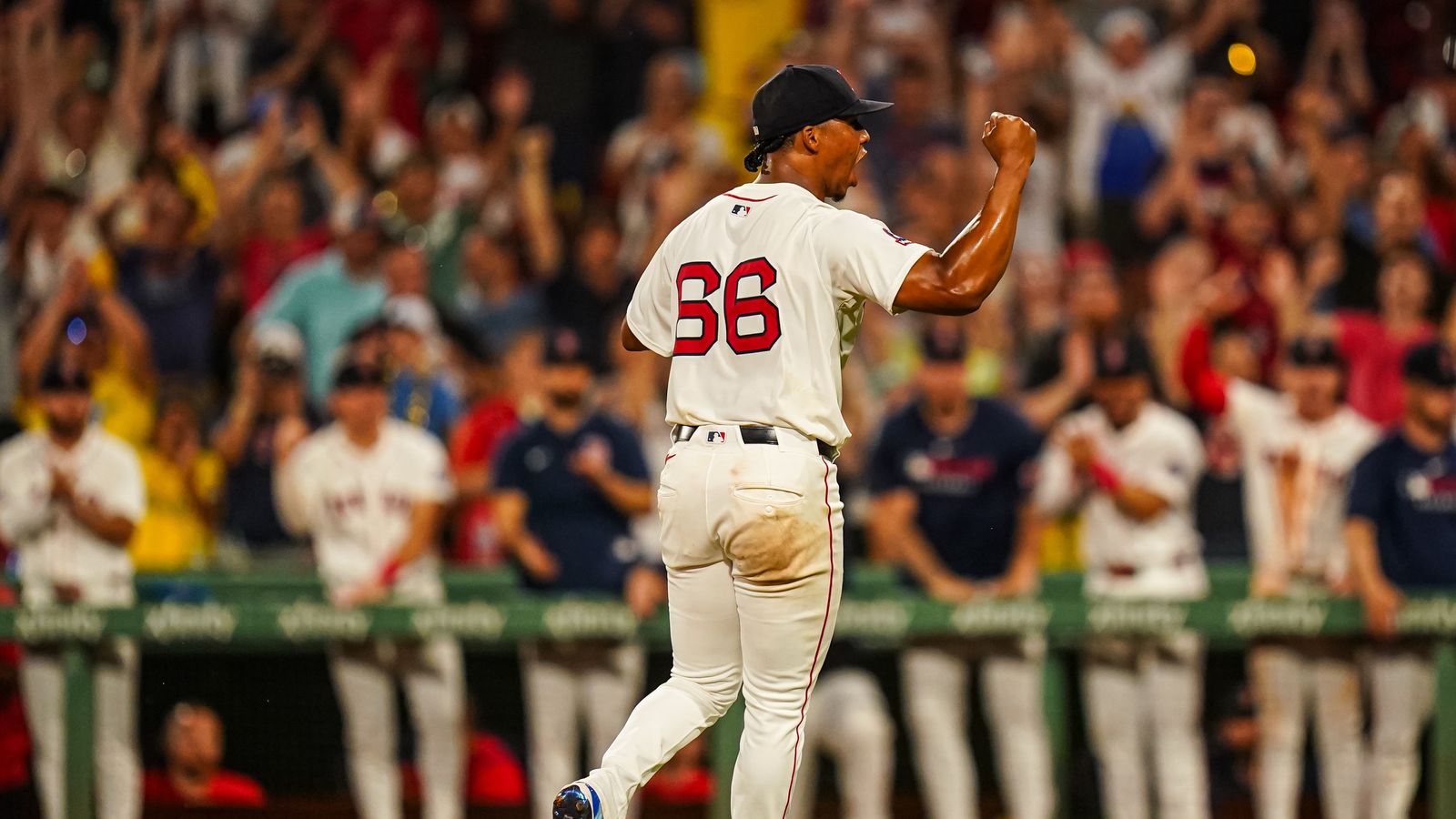 Bello lanza su primer juego completo ante Rockies